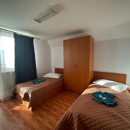 Casa Rustic Cazare Pitesti Exterior photo