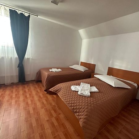 Casa Rustic Cazare Pitesti Exterior photo