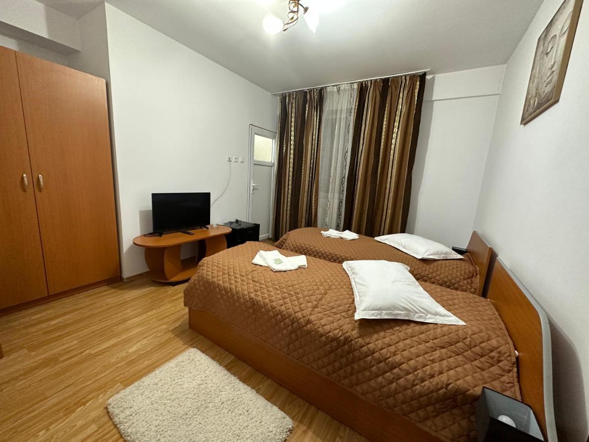 Casa Rustic Cazare Pitesti Exterior photo